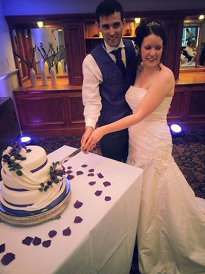 Couple cutting the cake